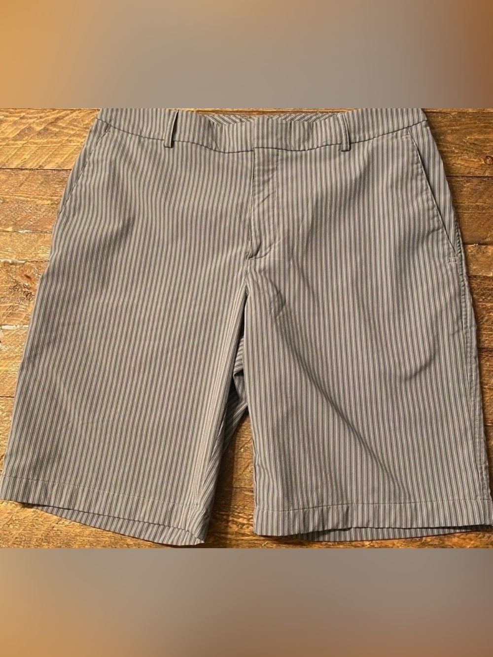 Men's Under Armour Shorts Gray Pinstripe Performance (Size 32)